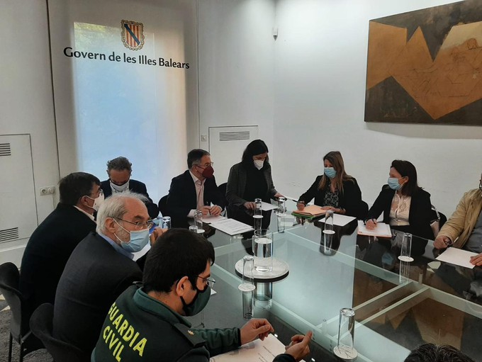El Govern en colaboracion con la Guardia Civil y otras administraciones despliega una campana de control e inspeccion a los charteres nauticos