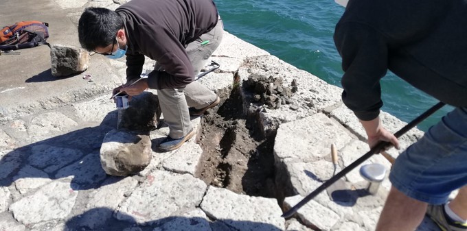 Finalizan las tareas de prospeccion arqueologicas que serviran para definir el protocolo de actuacion en las obras de refuerzo del puerto de Portocolom
