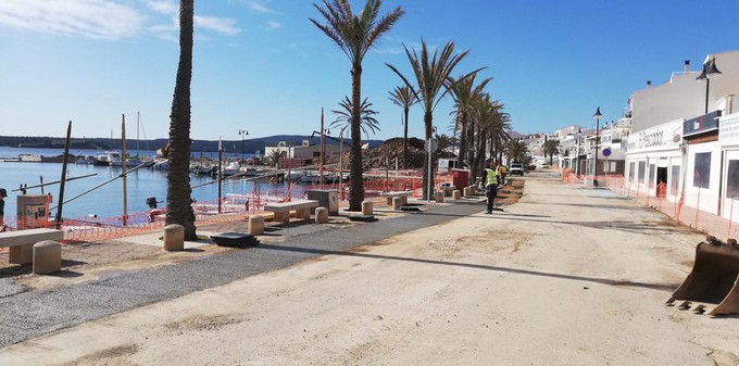 La primera linea del puerto de Fornells estara operativa esta Semana Santa
